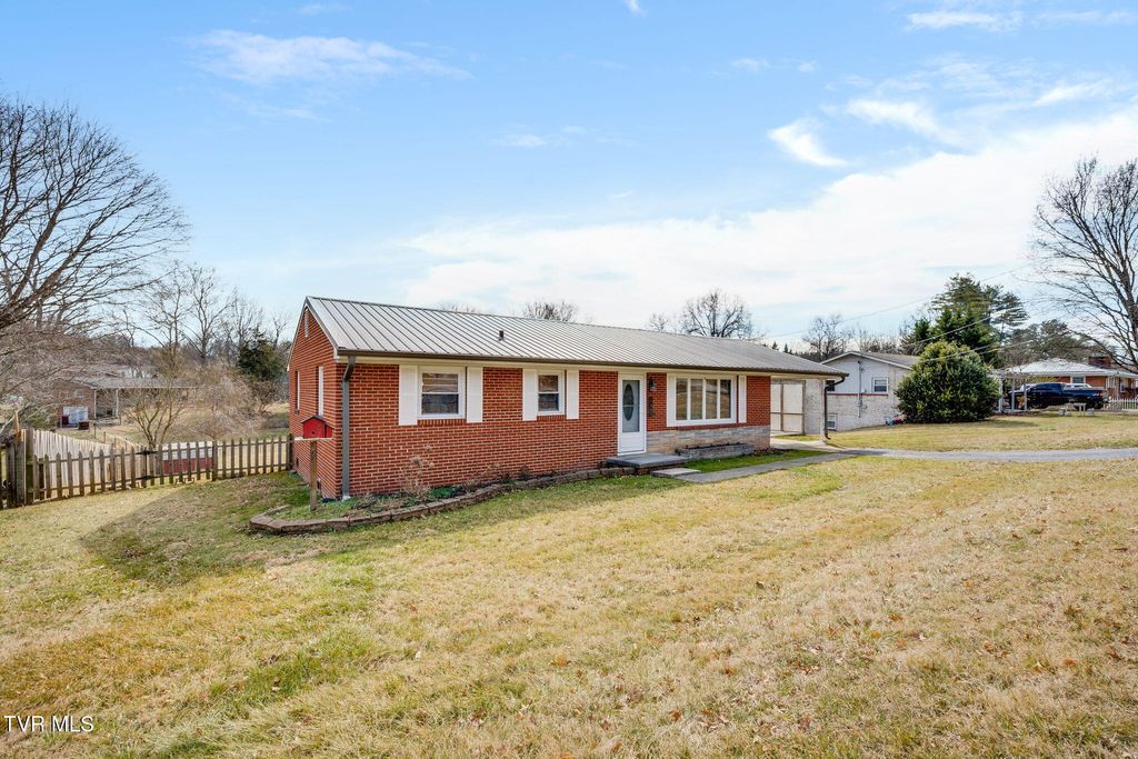 Photo of 606 Pine Ridge Road, Johnson City, TN 37601 (MLS # 9993270)