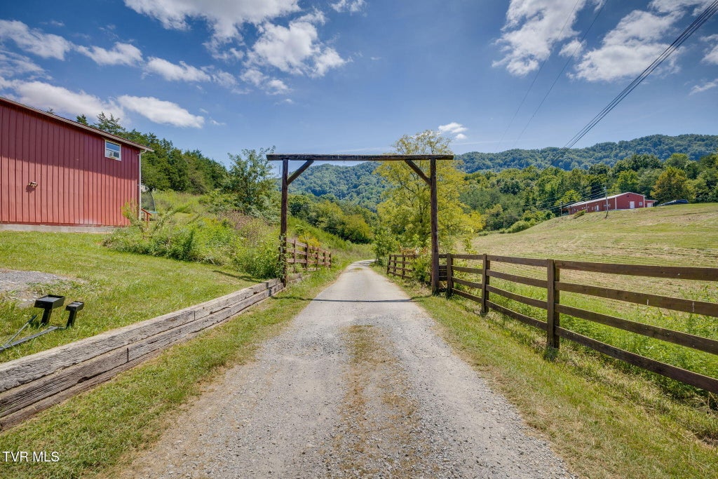 Photo of 1 Blackberry Hills Trail LN, Thorn Hill, TN 37881 (MLS # 10000314)