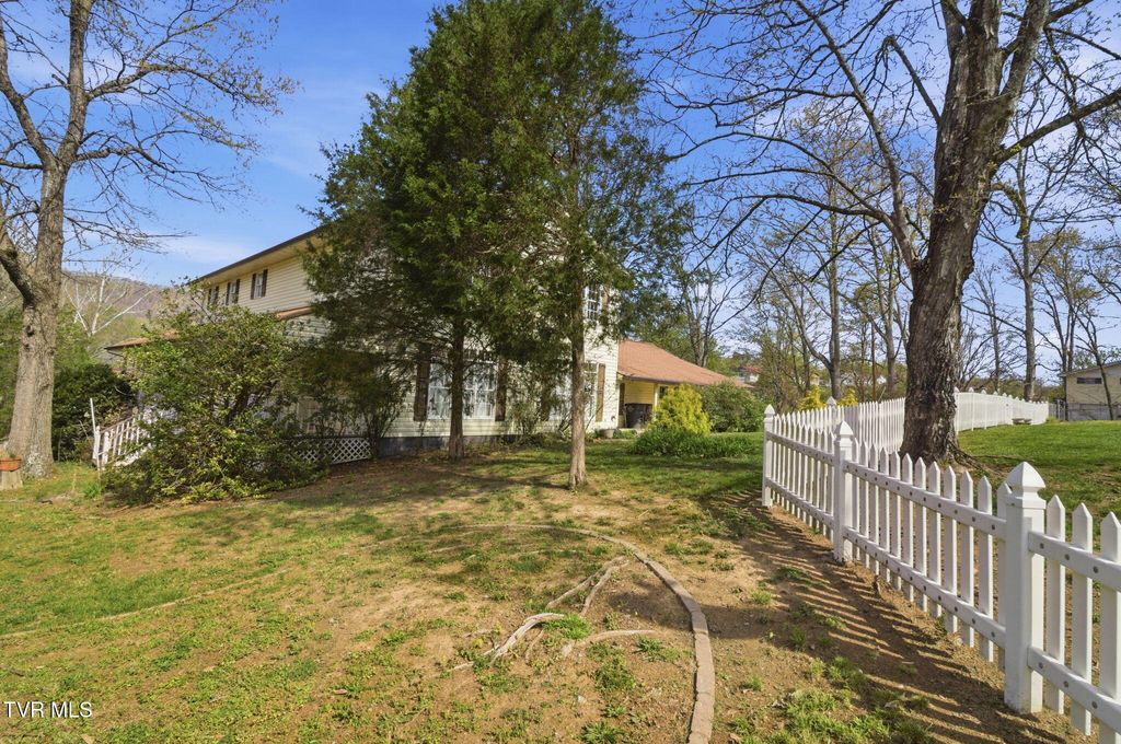 Photo of 2412 Reservoir Road, Kingsport, TN 37660 (MLS # 9994070)