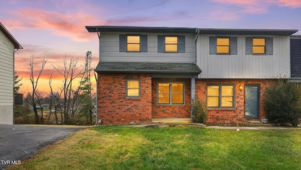 Photo of 161 Oakcrest Circle #161, Bristol, VA 24201 (MLS # 9989418)