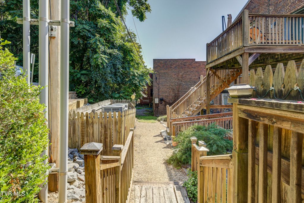 Photo of 109 Main Street #Ste 301, Jonesborough, TN 37659 (MLS # 9985742)