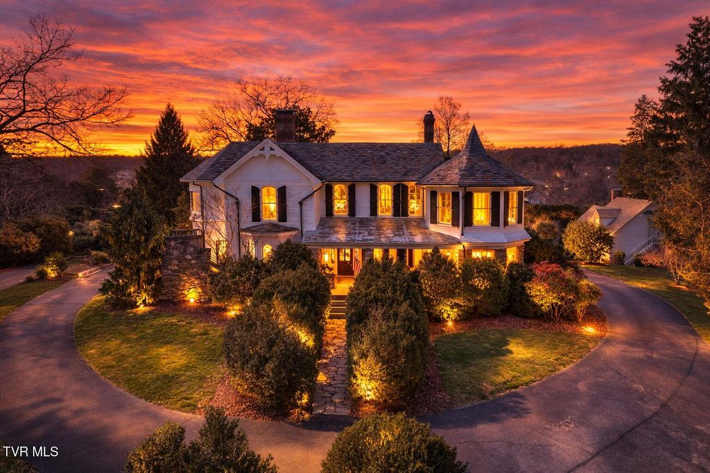 Photo of 824 Myrtle Avenue, Johnson City, TN 37601 (MLS # 9991785)