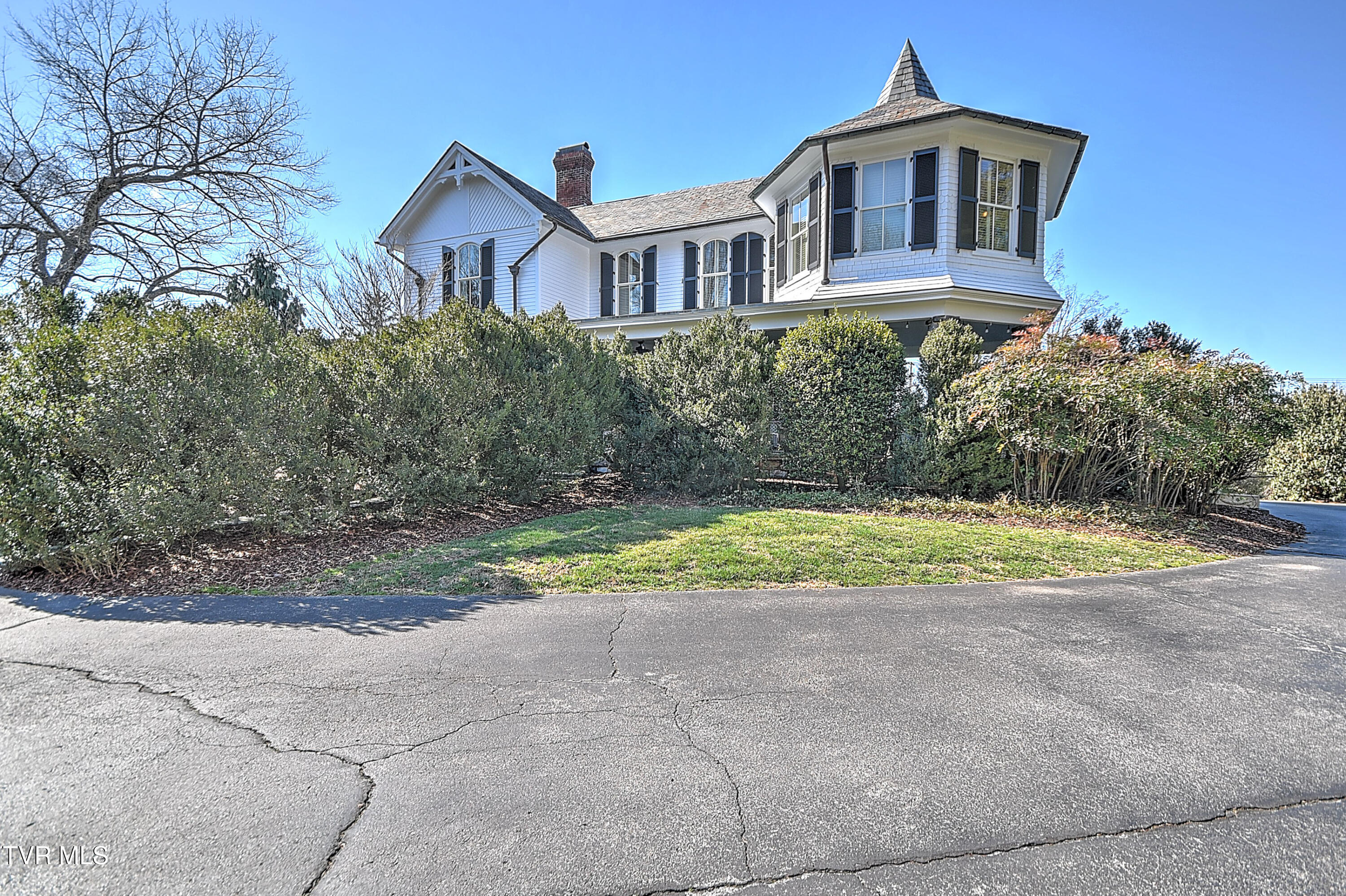 824 East Myrtle Avenue