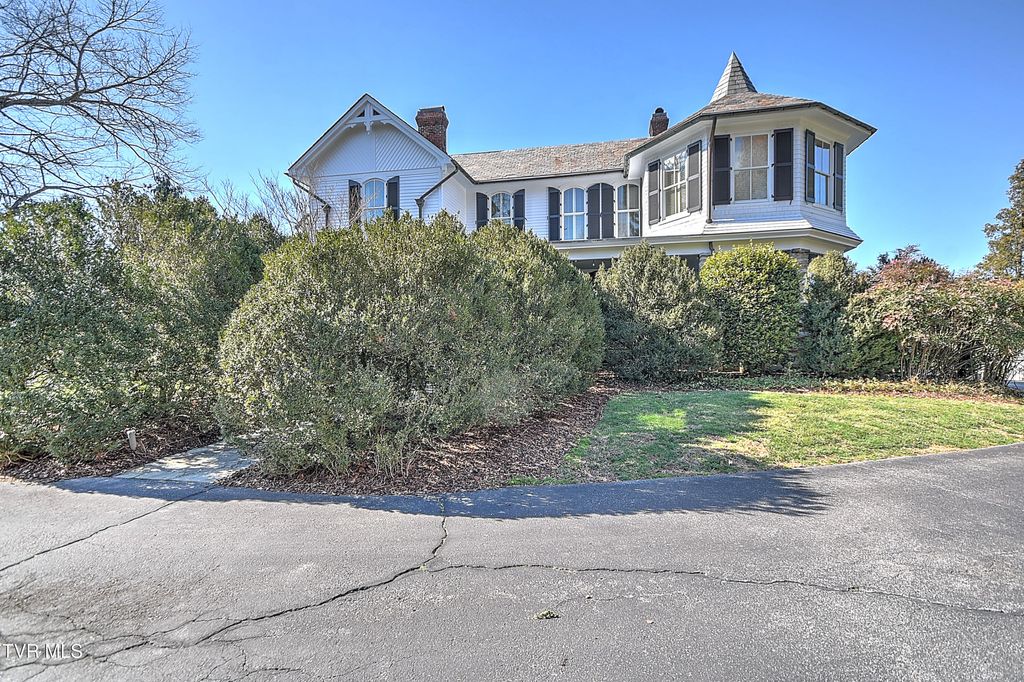 Photo of 824 Myrtle Avenue, Johnson City, TN 37601 (MLS # 9991785)