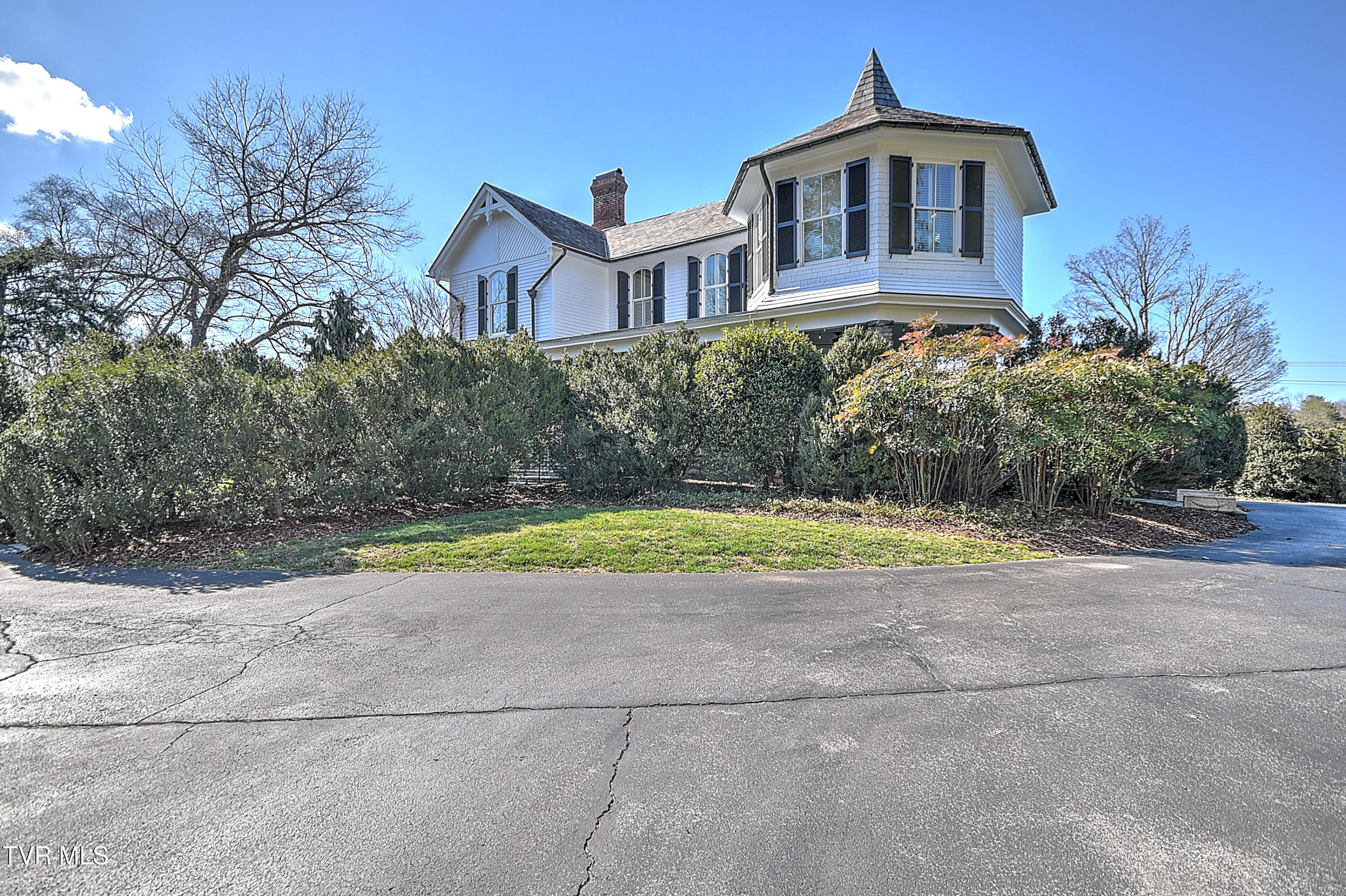 824 East Myrtle Avenue