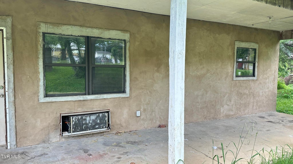 Photo of 828 Clairmont Road, Johnson City, TN 37601 (MLS # 9998107)