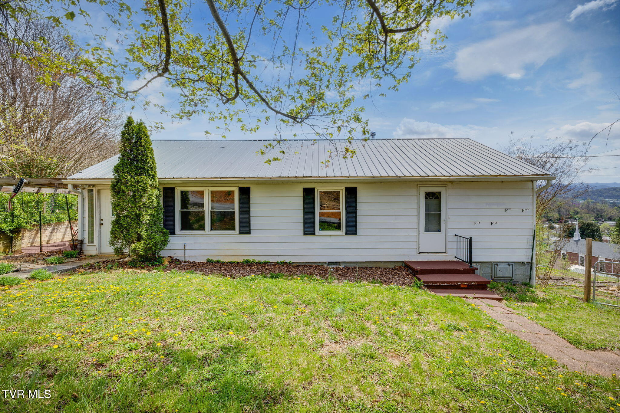 224 Old Siam Road, Elizabethton, Tennessee image 1
