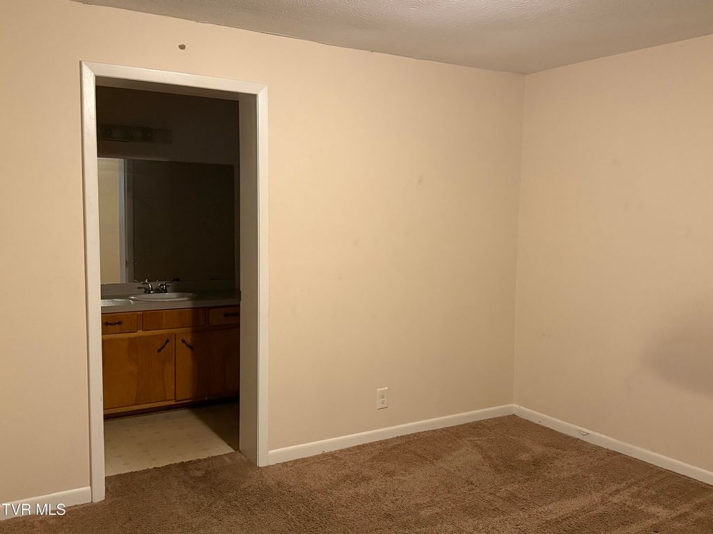 Photo of 1204 Bloomingdale Pike #1, Kingsport, TN 37660 (MLS # 9989759)