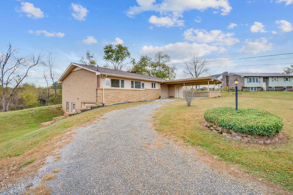 Photo of 219 Bear Track Road, Jonesborough, TN 37659 (MLS # 9987805)