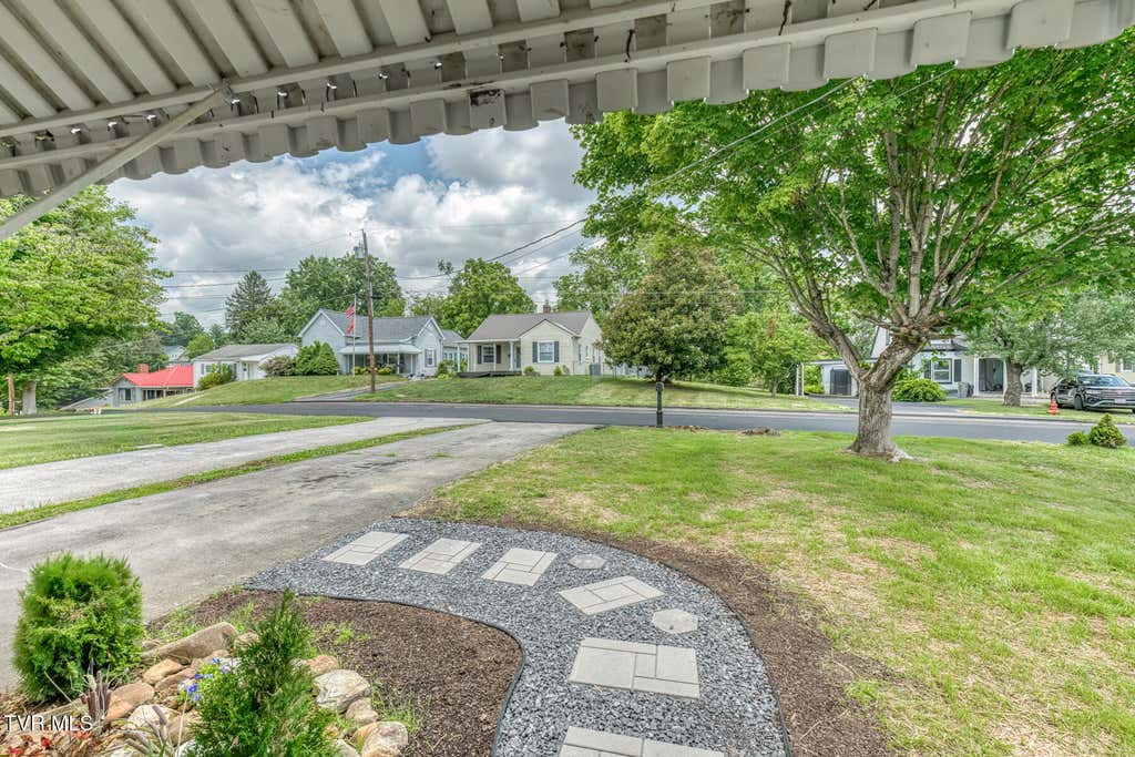 Photo of 1220 Maryland Avenue, Bristol, TN 37620 (MLS # 9996805)