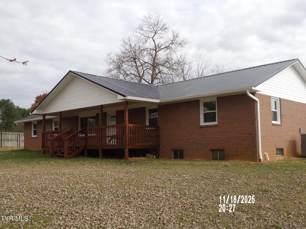 Photo of 915 Muddy Creek Road, Piney Flats, TN 37686 (MLS # 9988496)