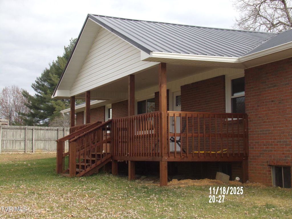 Photo of 915 Muddy Creek Road, Piney Flats, TN 37686 (MLS # 9988496)