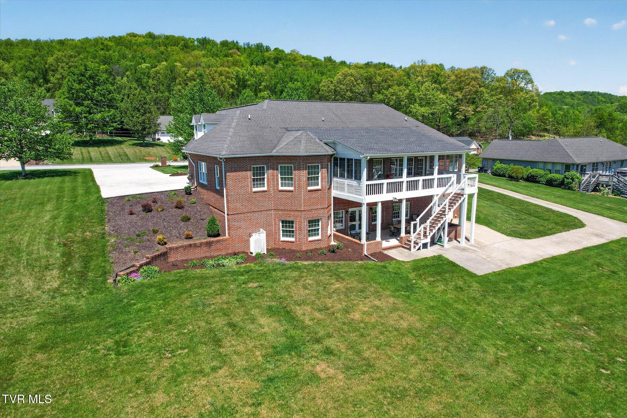 121 Sunnyfield Drive