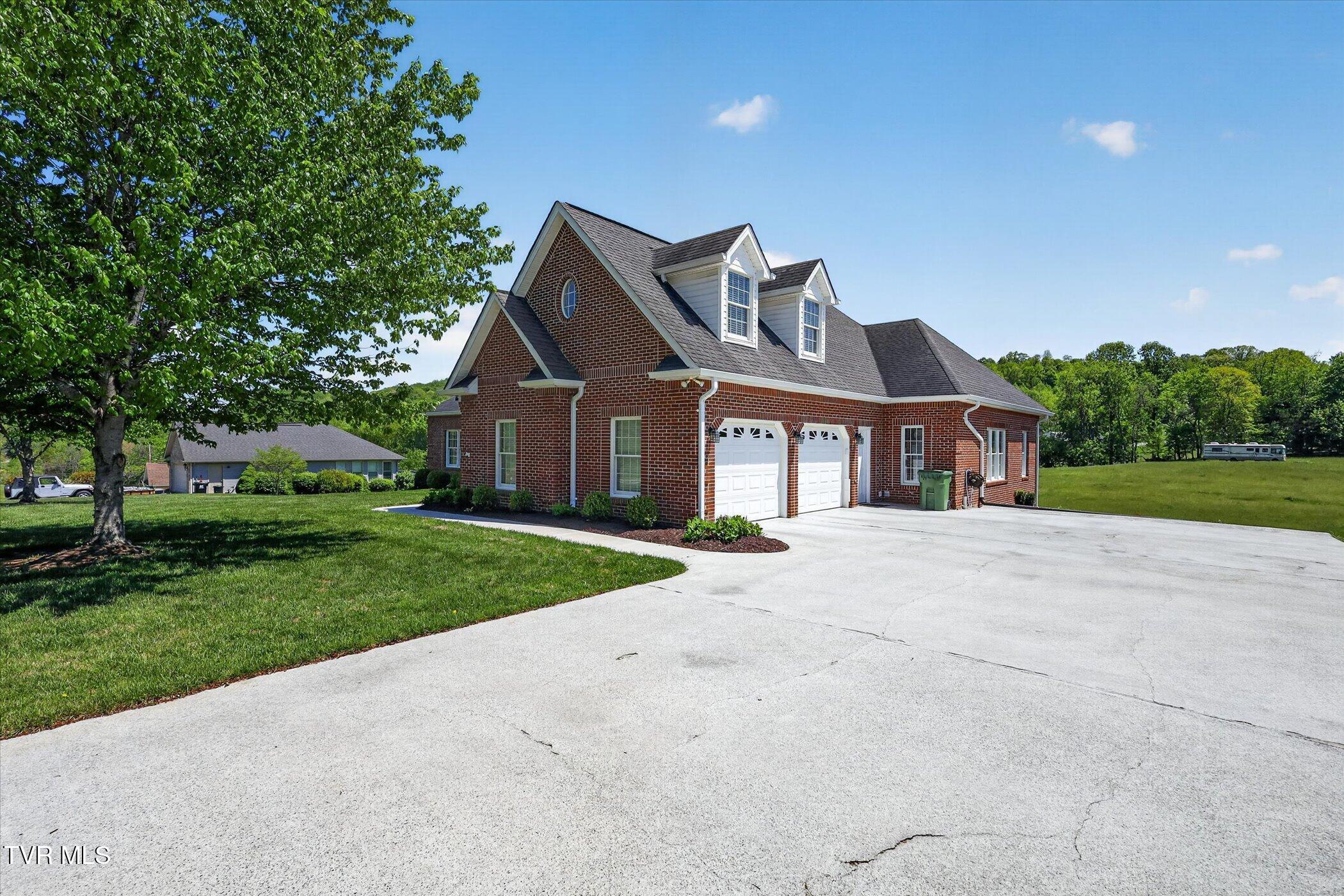 121 Sunnyfield Drive