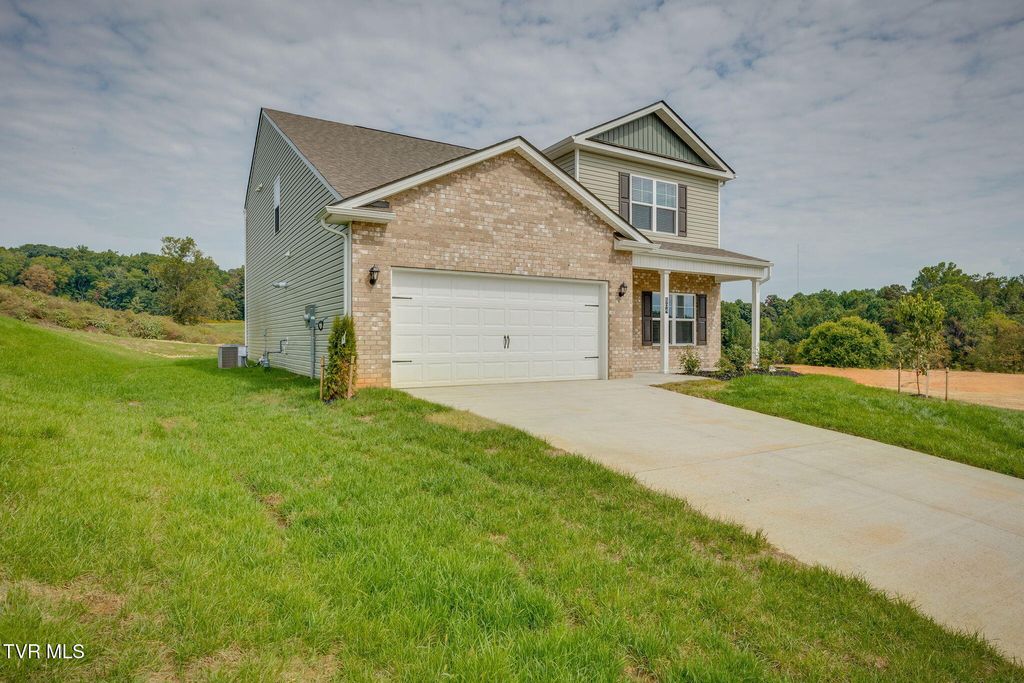Photo of 804 Pinhoti Street, Johnson City, TN 37604 (MLS # 9992956)