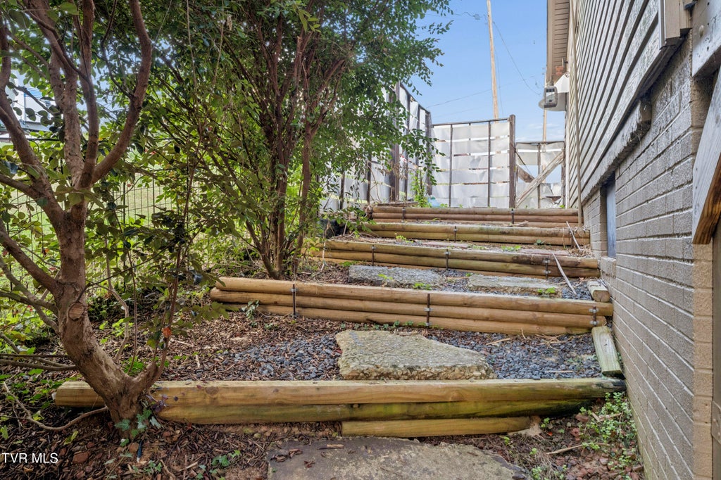 Photo of 3648 Crest Road, Kingsport, TN 37664 (MLS # 10000883)