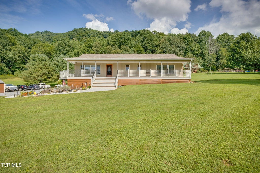 Photo of 100 Meadow Springs Court, Flag Pond, TN 37657 (MLS # 10000287)