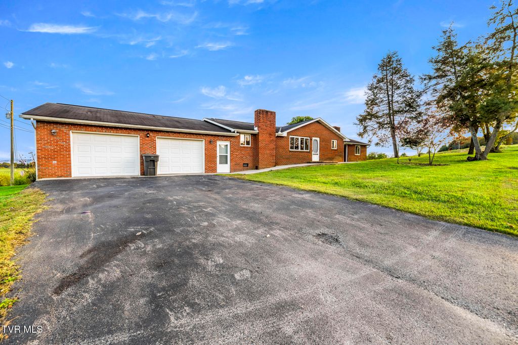 Photo of 310 Goose Creek Road, Dandridge, TN 37725 (MLS # 9987947)
