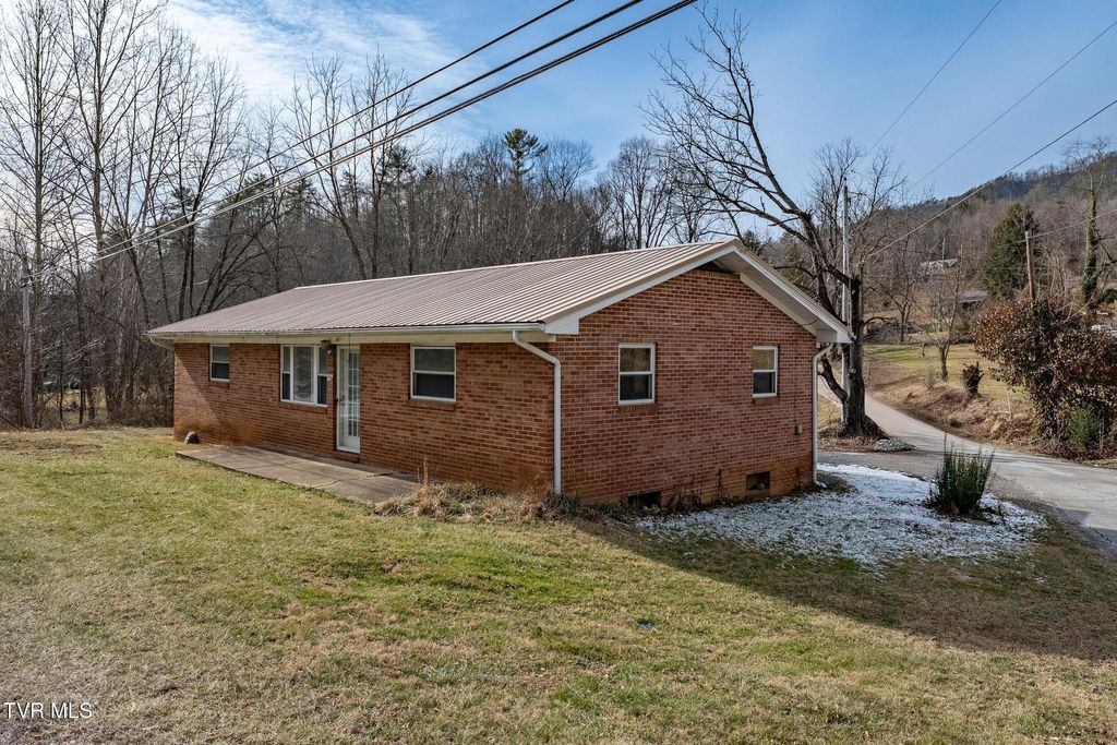 Photo of 1253 Highway 321, Hampton, TN 37658 (MLS # 9990744)
