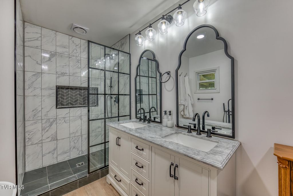 Photo of 1005 &amp; 1009 Island Road, Blountville, TN 37617 (MLS # 9993019)