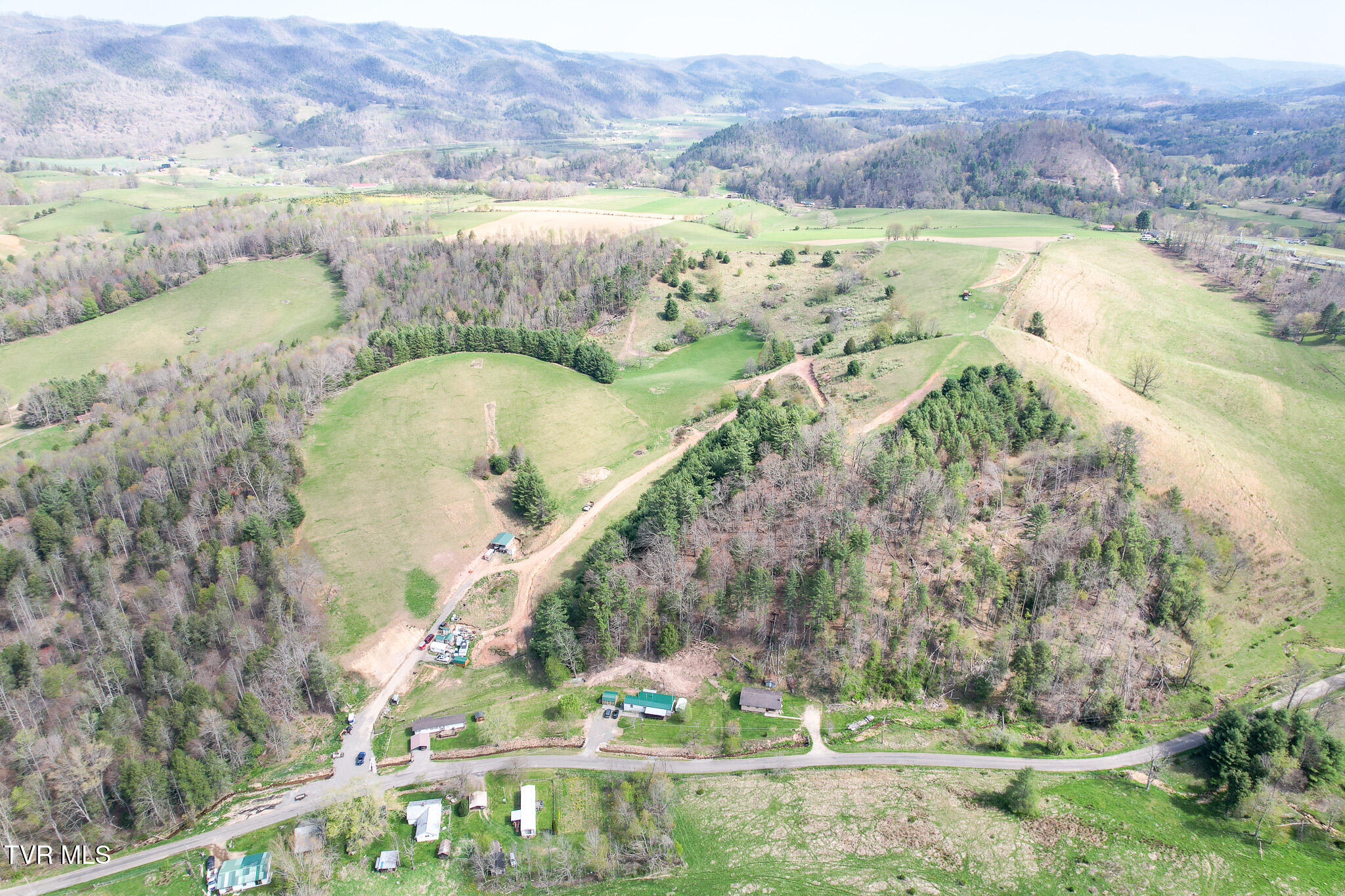 887 Mill Creek Road, Mountain City, Tennessee image 32