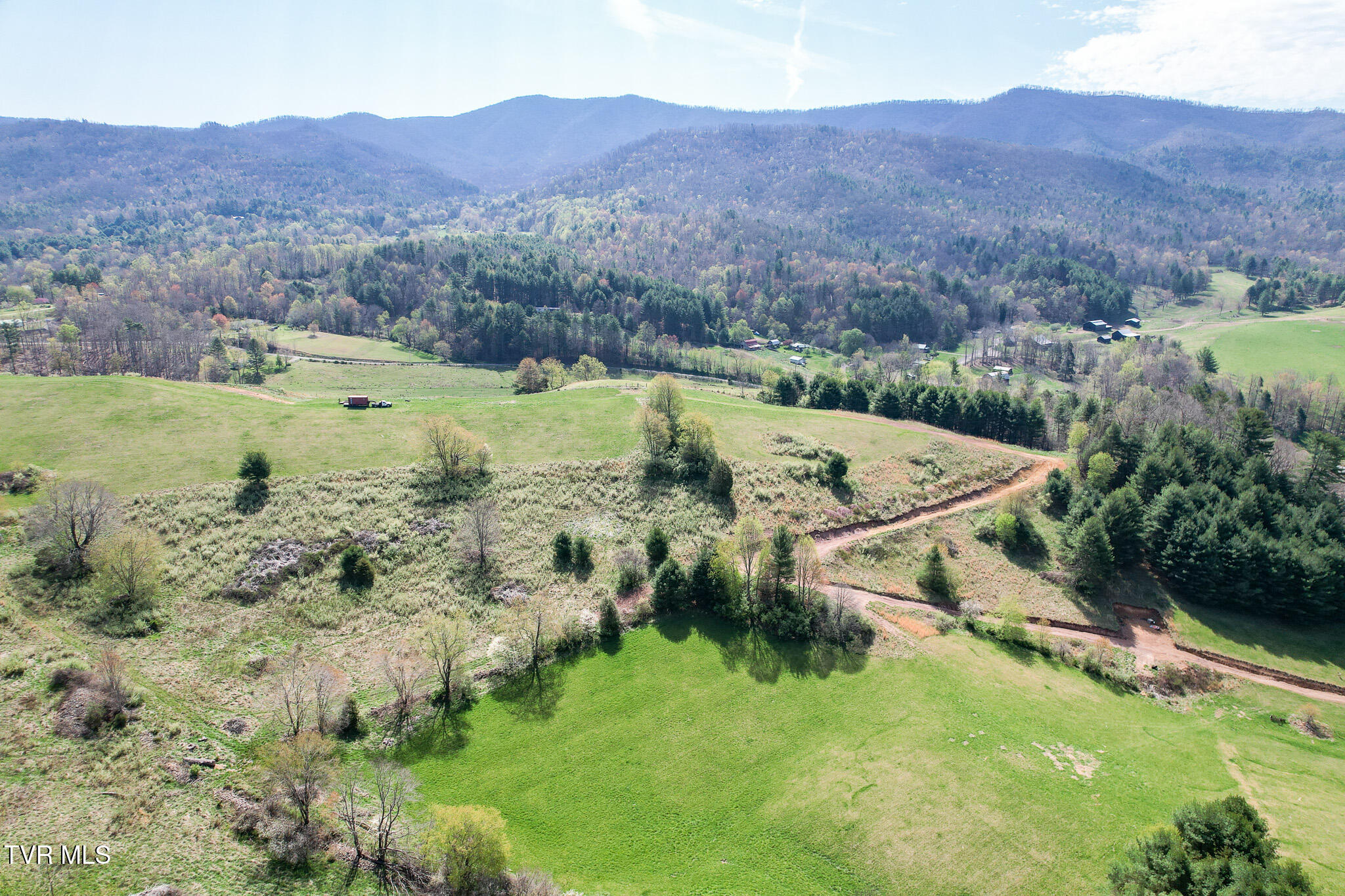 887 Mill Creek Road, Mountain City, Tennessee image 5