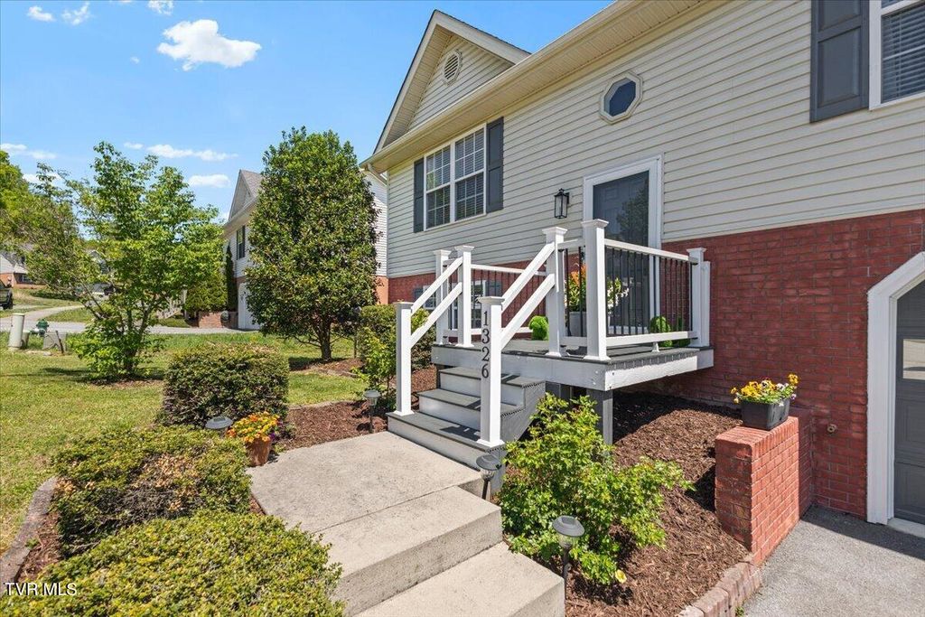 Photo of 1326 Meadow Creek Lane, Jonesborough, TN 37659 (MLS # 9994282)