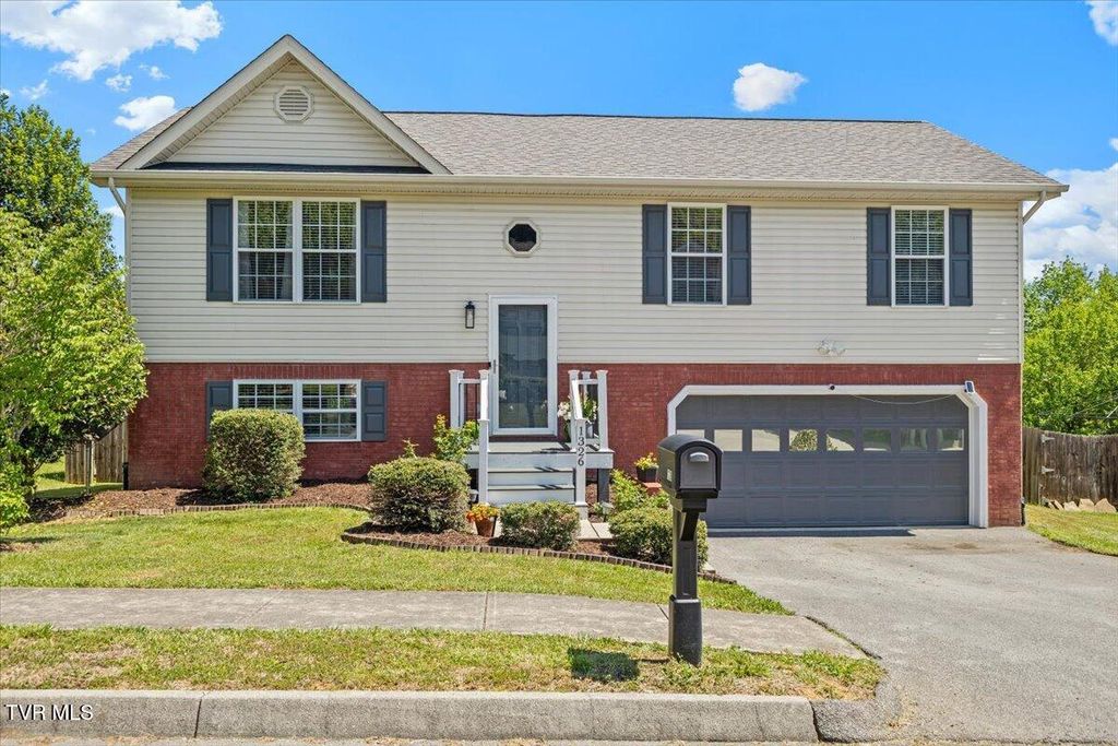 Photo of 1326 Meadow Creek Lane, Jonesborough, TN 37659 (MLS # 9994282)