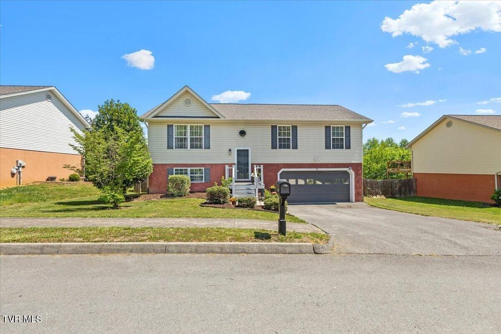 Photo of 1326 Meadow Creek Lane, Jonesborough, TN 37659 (MLS # 9994282)