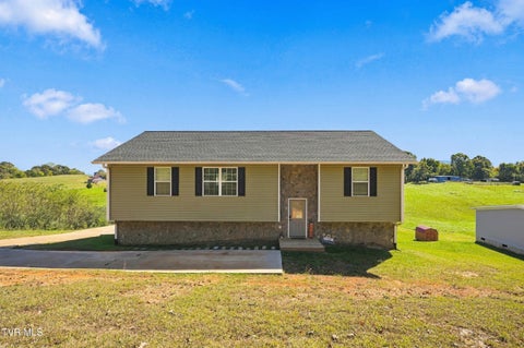 Photo of 135 Sunnyside Road, Greeneville, TN 37743 (MLS # 10002422)