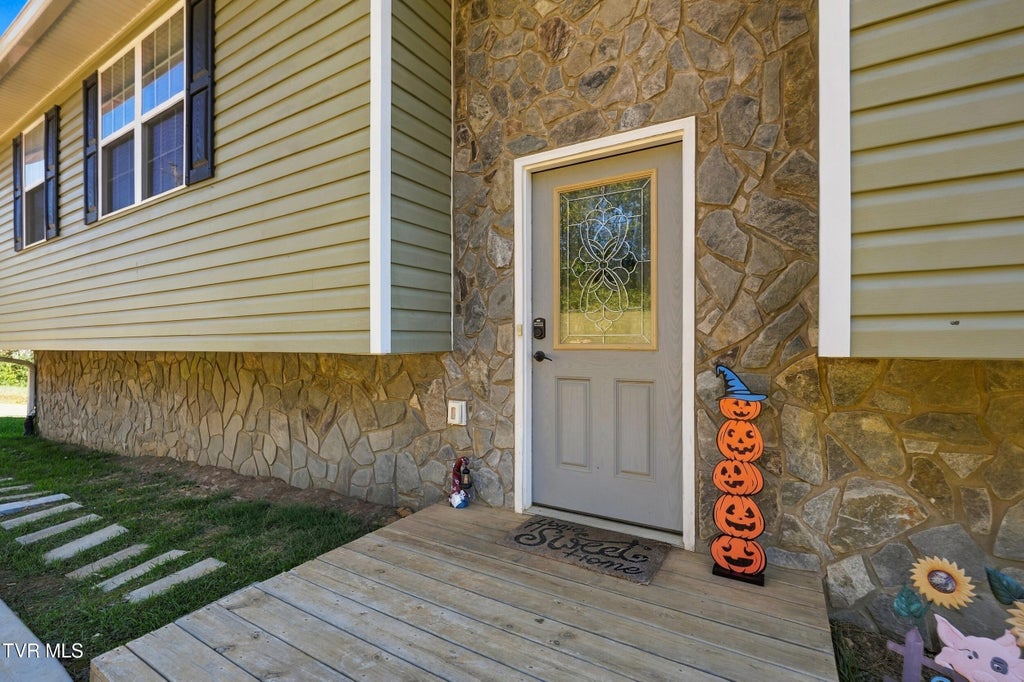 Photo of 135 Sunnyside Road, Greeneville, TN 37743 (MLS # 10002422)
