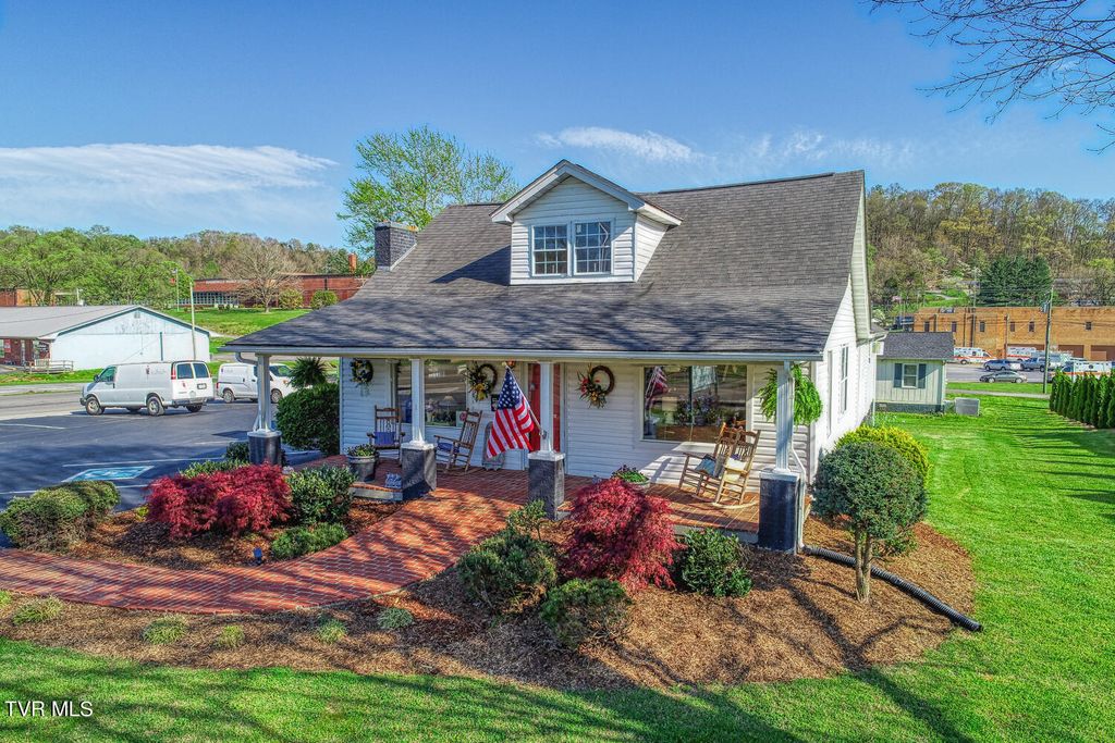 Photo of 812 Main Street, Rogersville, TN 37857 (MLS # 9966012)