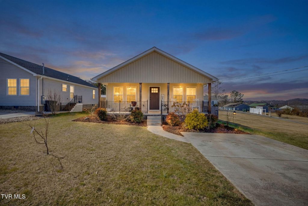 Photo of 609 Watauga Avenue, Elizabethton, TN 37643 (MLS # 9991212)