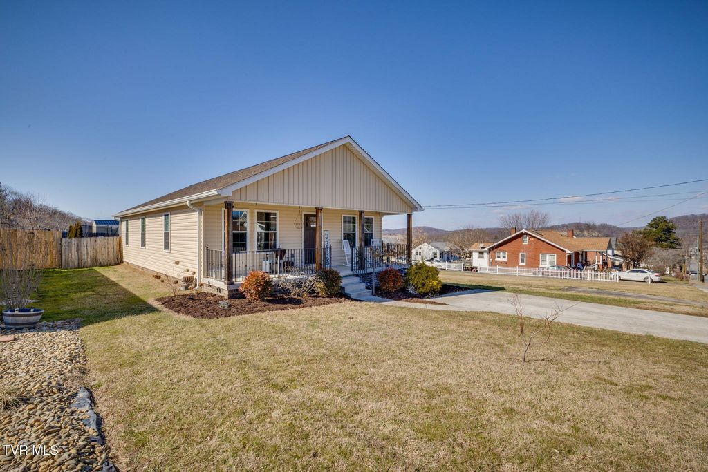 Photo of 609 Watauga Avenue, Elizabethton, TN 37643 (MLS # 9991212)
