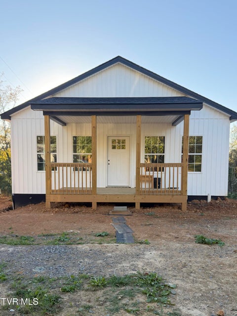 Photo of 1008 Henry Street, Johnson City, TN 37601 (MLS # 10002500)