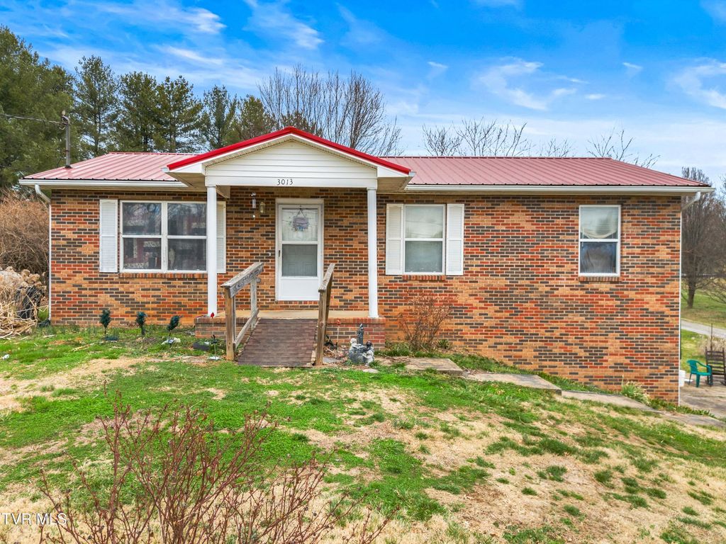 Photo of 3013 Buckingham Road, Greeneville, TN 37745 (MLS # 9994550)