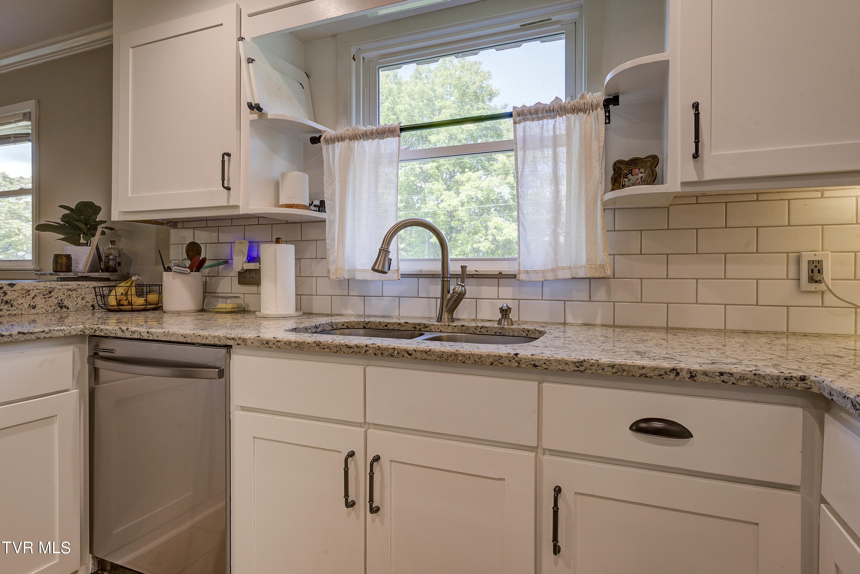 2405 Larkspur Drive, Johnson City, Tennessee image 21