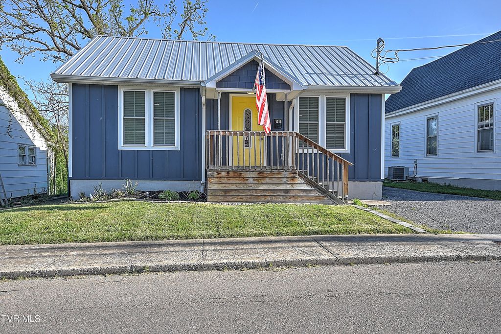 Photo of 1315 Anderson Street, Bristol, TN 37620 (MLS # 9994381)