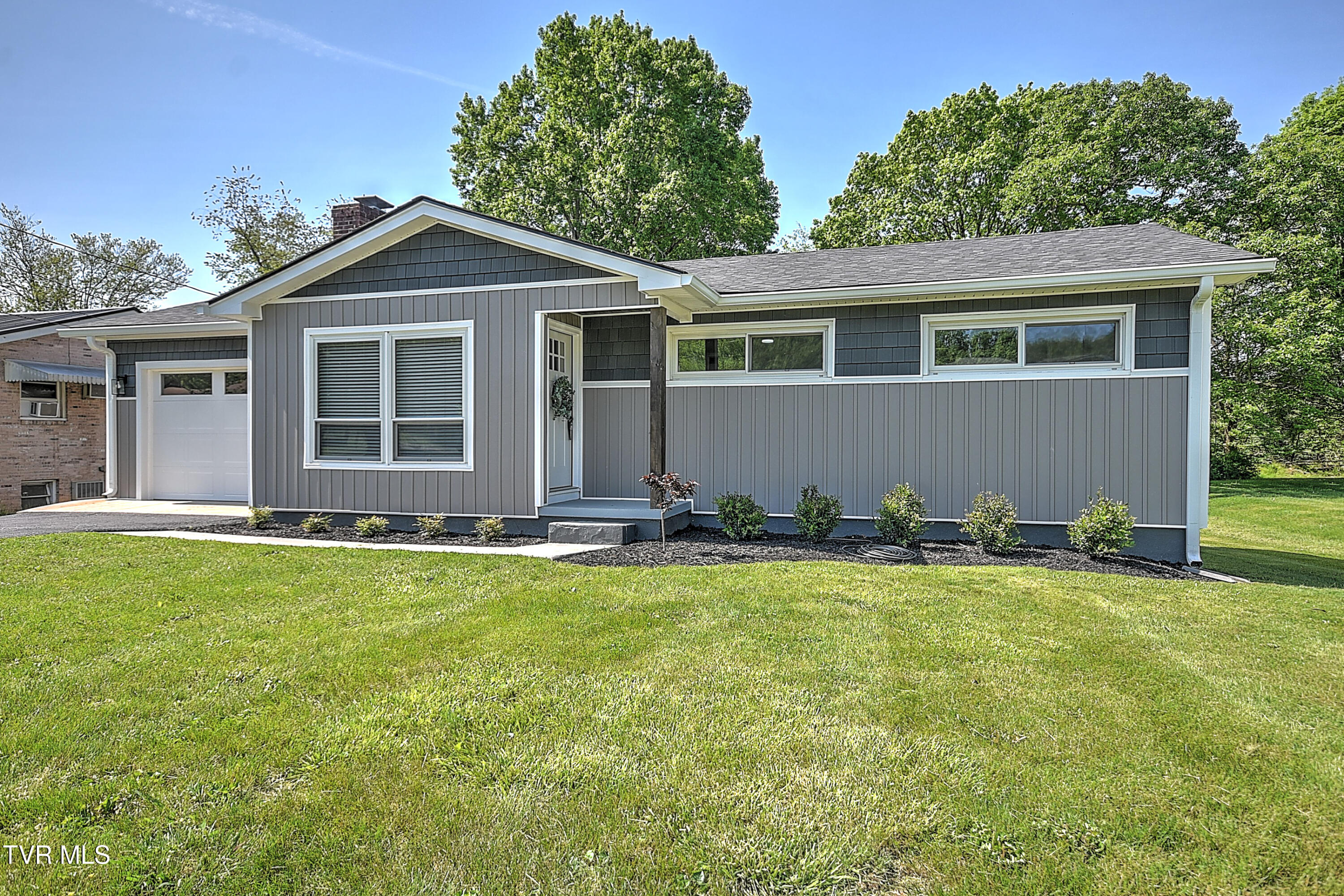 305 Blue Bonnet Drive, Bristol, Tennessee image 3