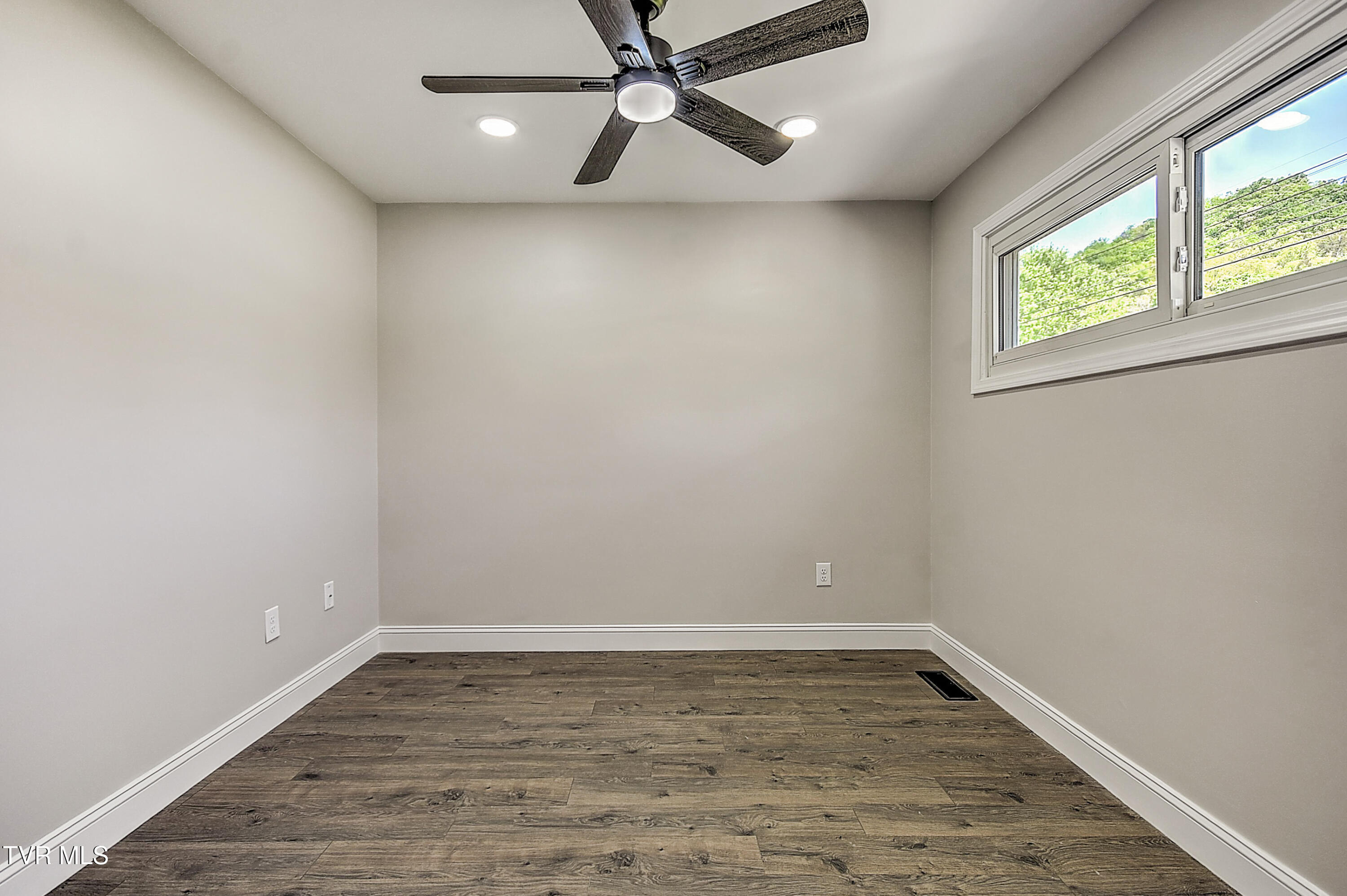 305 Blue Bonnet Drive, Bristol, Tennessee image 36