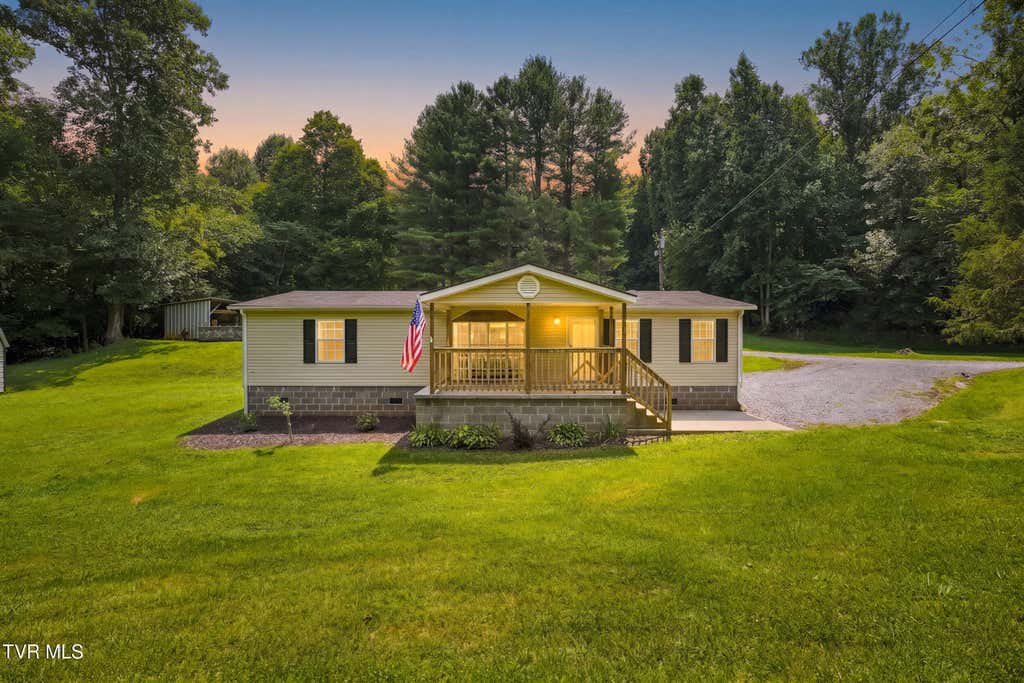 Photo of 121 Autumn Wood Lane, Elizabethton, TN 37643 (MLS # 9999930)