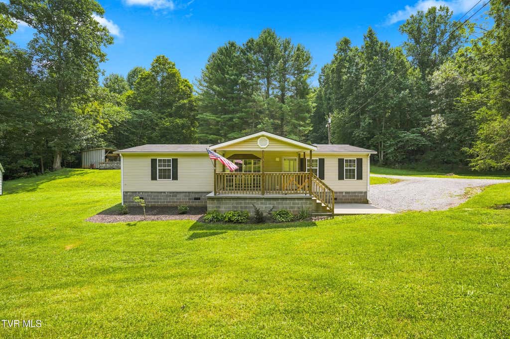 Photo of 121 Autumn Wood Lane, Elizabethton, TN 37643 (MLS # 9999930)