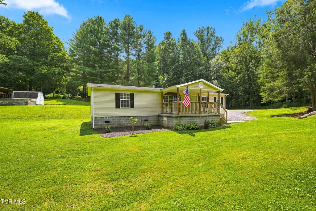 Photo of 121 Autumn Wood Lane, Elizabethton, TN 37643 (MLS # 9999930)