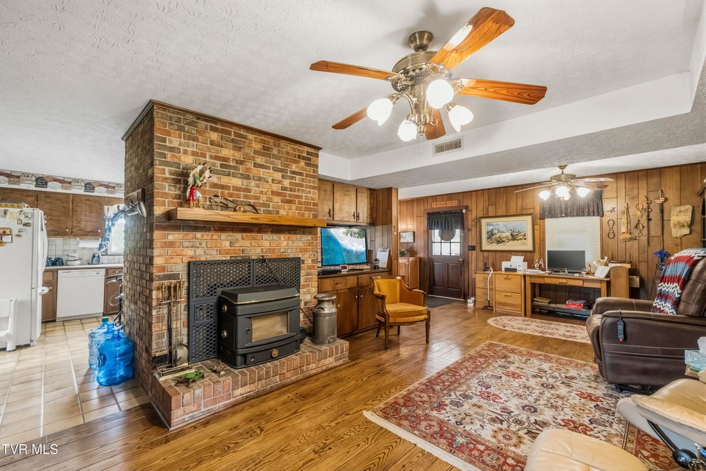 Photo of 120 Jim Ford Road, Jonesborough, TN 37659 (MLS # 9995798)