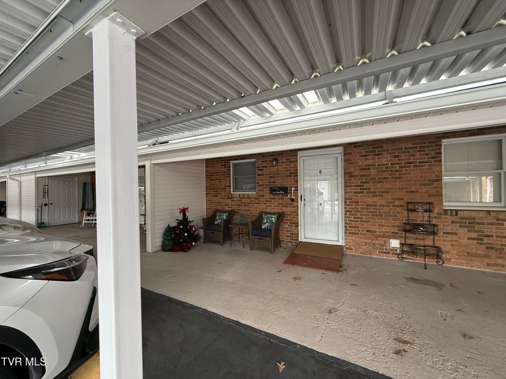 Photo of 1544 Jessee Street #R, Kingsport, TN 37664 (MLS # 9991613)