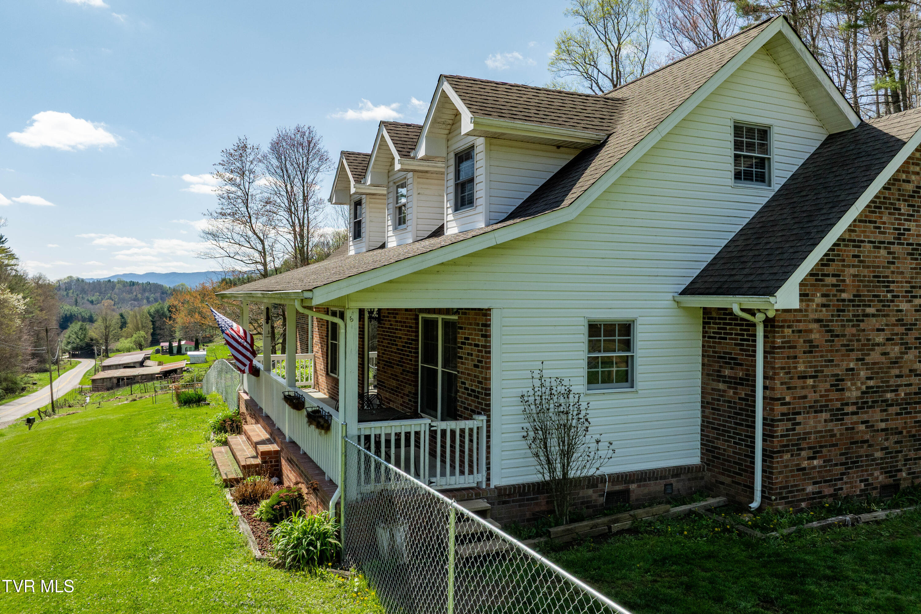 1441 Sugar Creek Road, Laurel Bloomery, Tennessee image 3