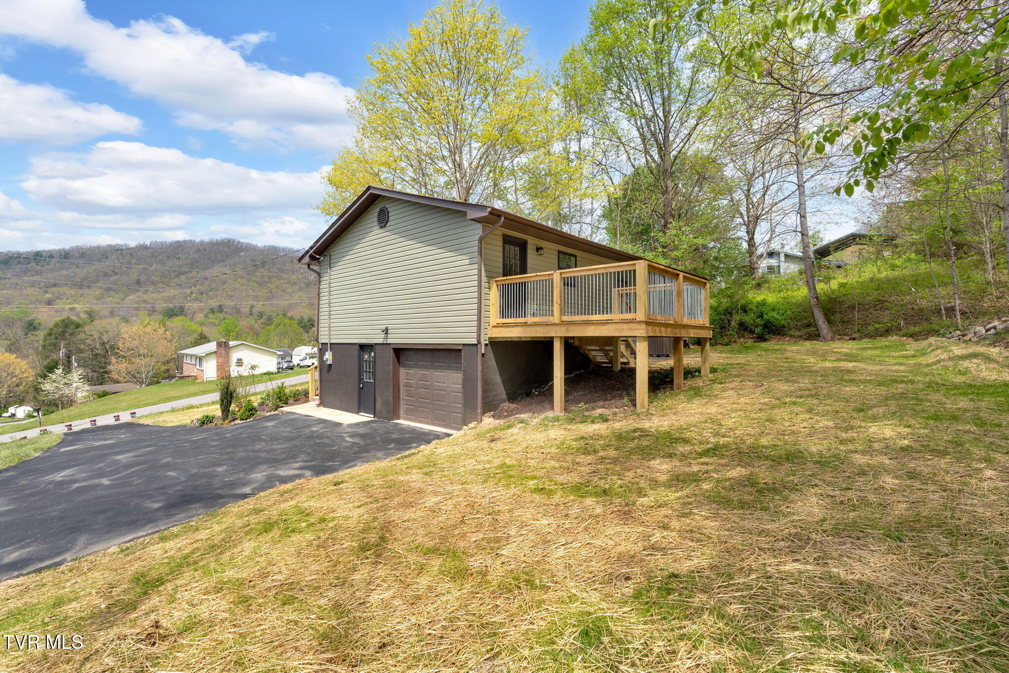 110 Patrick Henry Lane, Elizabethton, Tennessee image 3