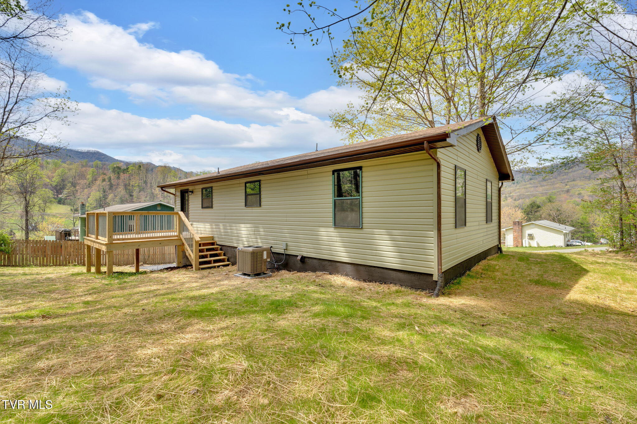 110 Patrick Henry Lane, Elizabethton, Tennessee image 5