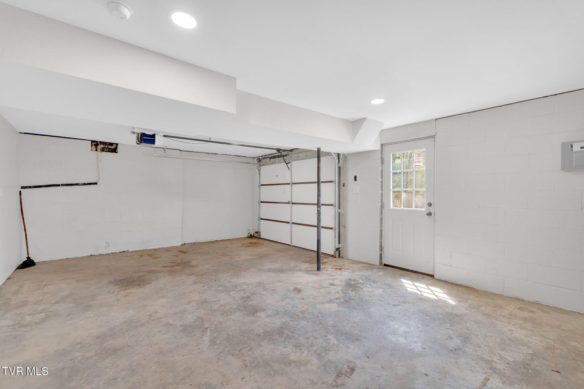 110 Patrick Henry Lane, Elizabethton, Tennessee image 25