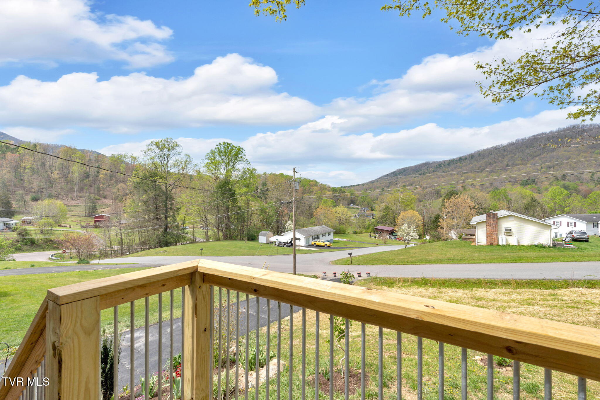 110 Patrick Henry Lane, Elizabethton, Tennessee image 2